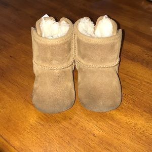 Size 2/3 infant Ugg boots